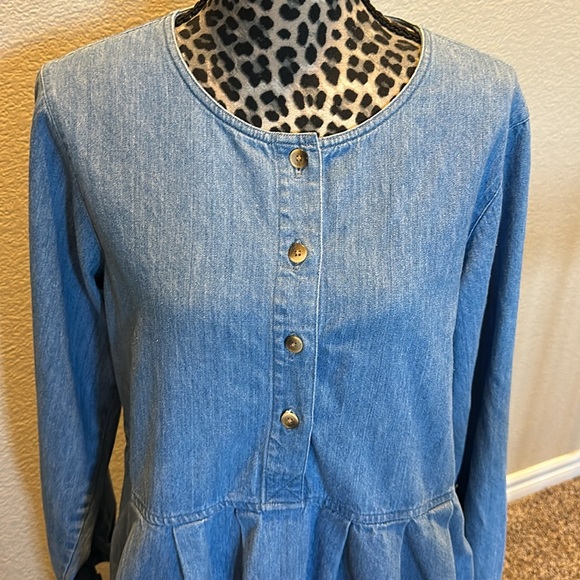 Women’s denim dress, long sleeve, 2 pockets, button up to waist, size 12 - Picture 2 of 12